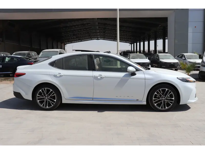 Toyota Camry 2026 6