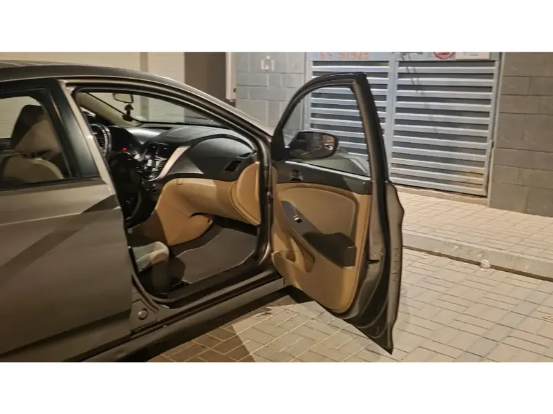 Hyundai Accent 2013 10