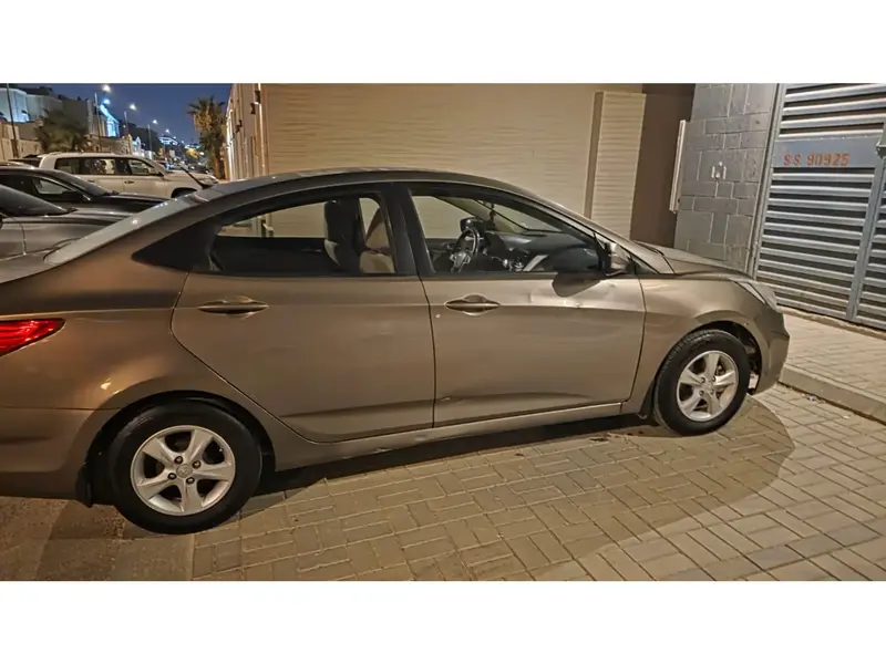 Hyundai Accent 2013 11