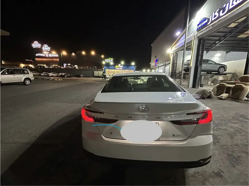 Toyota Camry 2025 4