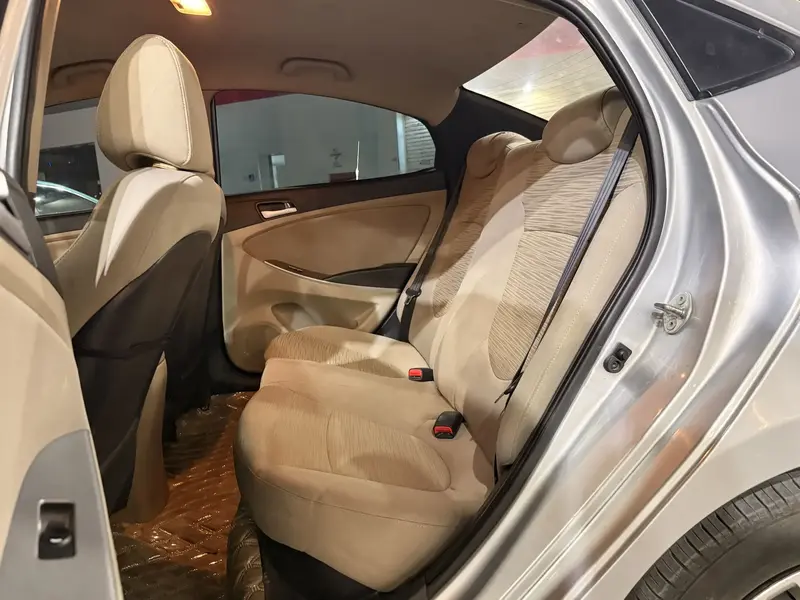 Hyundai Accent 2017 12