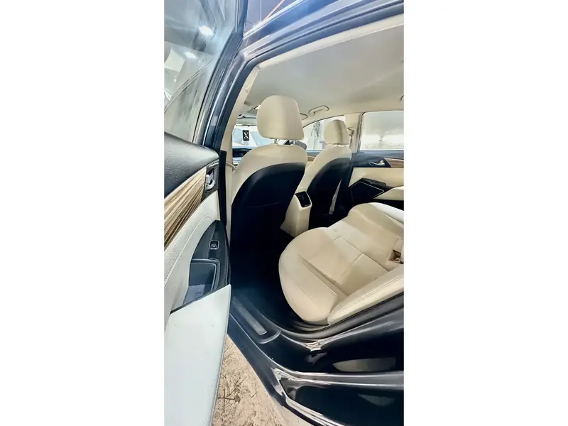 KIA Cadenza 2018 5