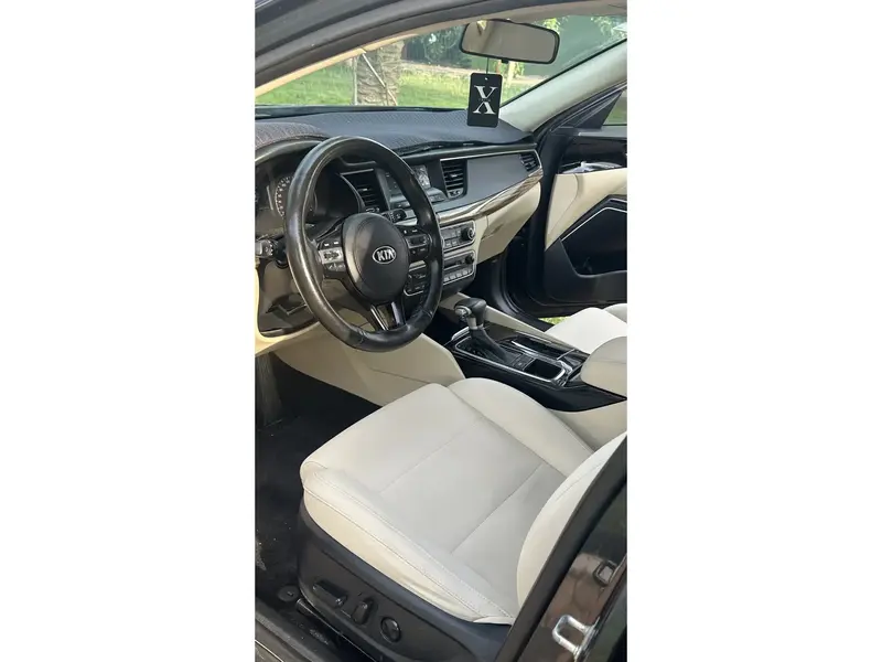 KIA Cadenza 2018 6