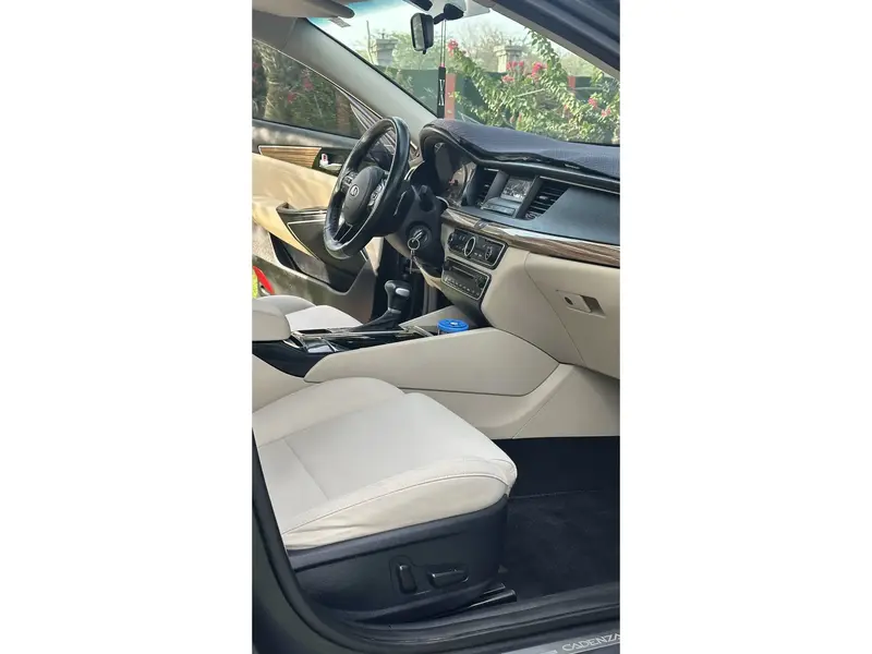 KIA Cadenza 2018 8