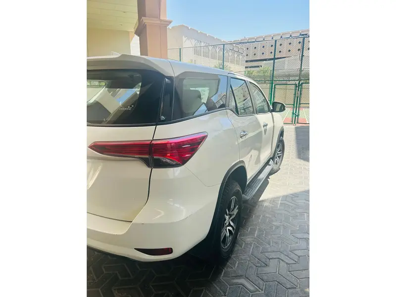 Toyota Fortuner 2022 5