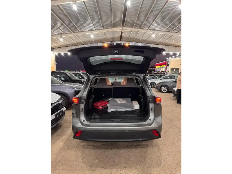 Toyota Highlander 2026 7