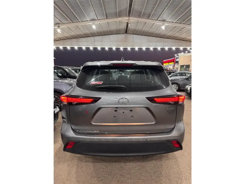 Toyota Highlander 2026 4