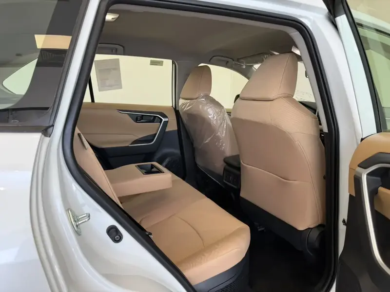 Toyota RAV4 2025 7