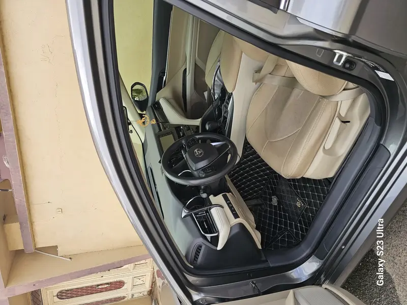 Toyota Camry 2023 4