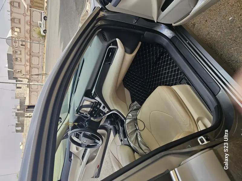 Toyota Camry 2023 5