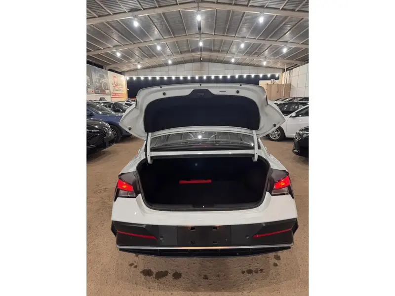 Hyundai Elantra 2025 4