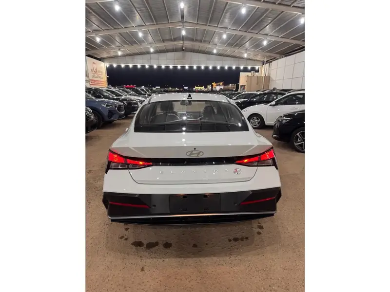 Hyundai Elantra 2025 3