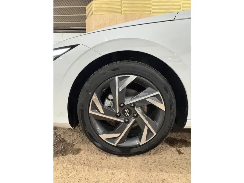 Hyundai Elantra 2025 9