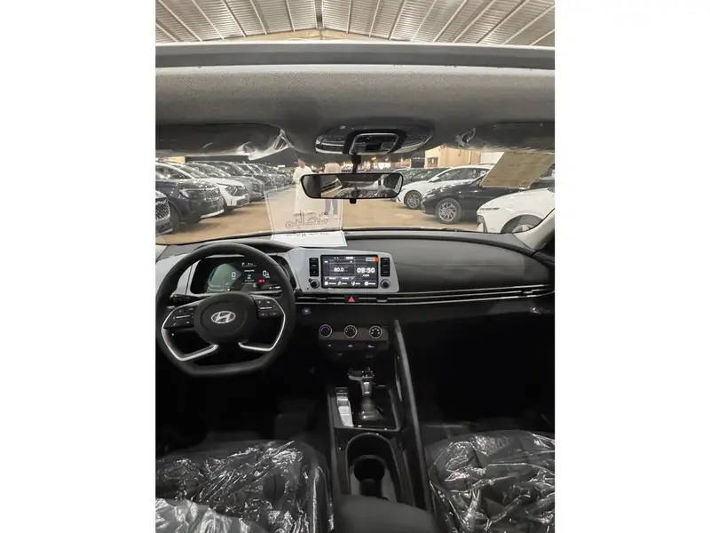 Hyundai Elantra 2025 6