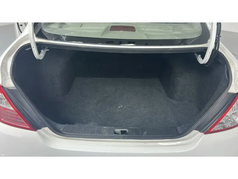 Nissan Sunny STD 2024 32