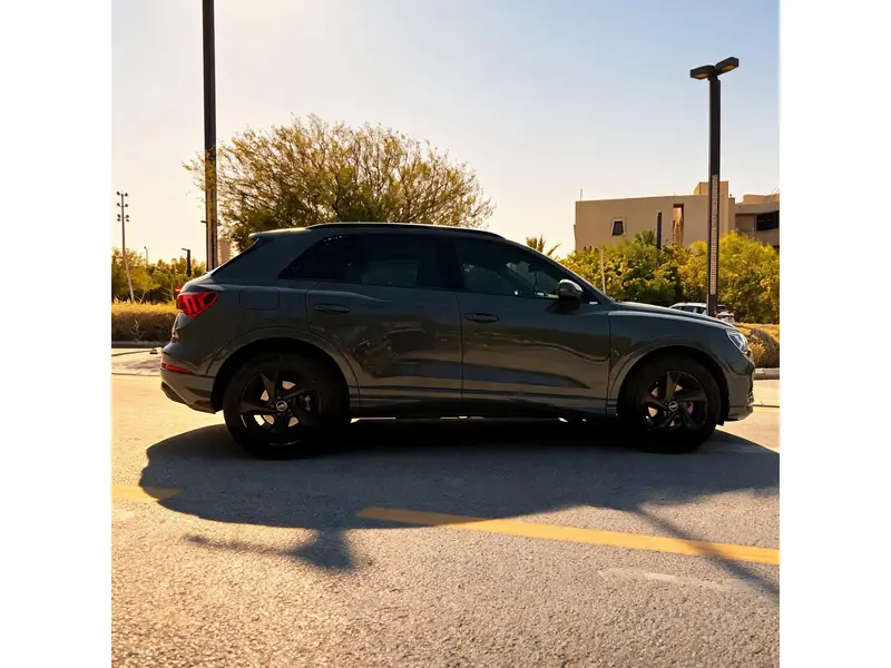 Audi Q3 2021 5