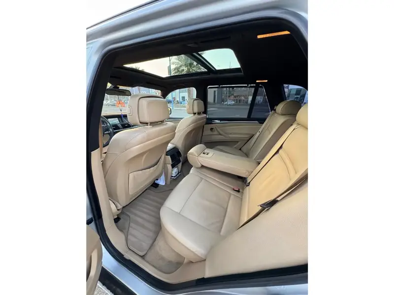 BMW 5 Series 2010 12