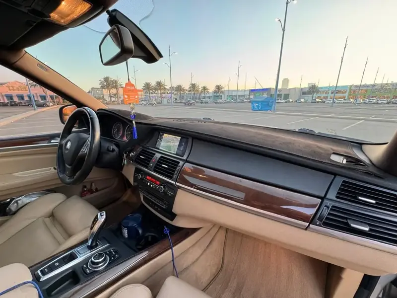 BMW 5 Series 2010 14