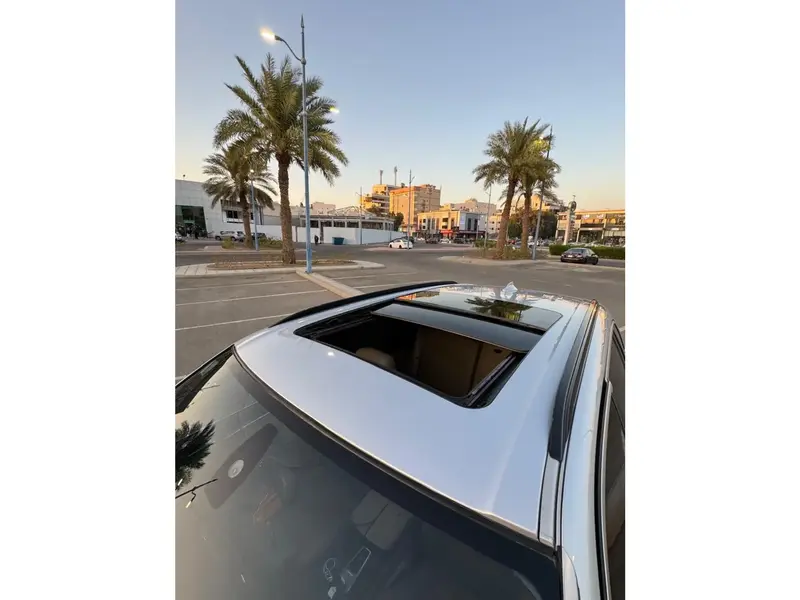BMW 5 Series 2010 16