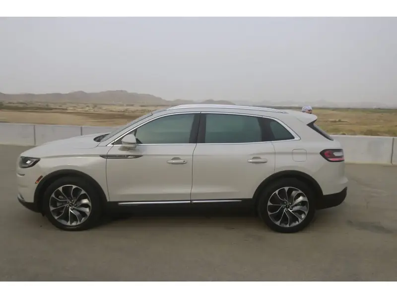 Lincoln Nautilus 2022 12