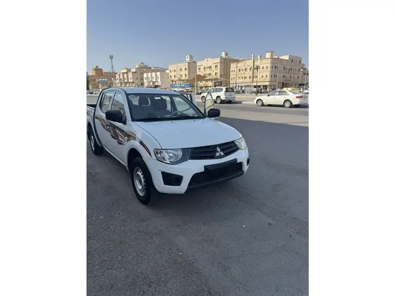 Mitsubishi L200 2011 3