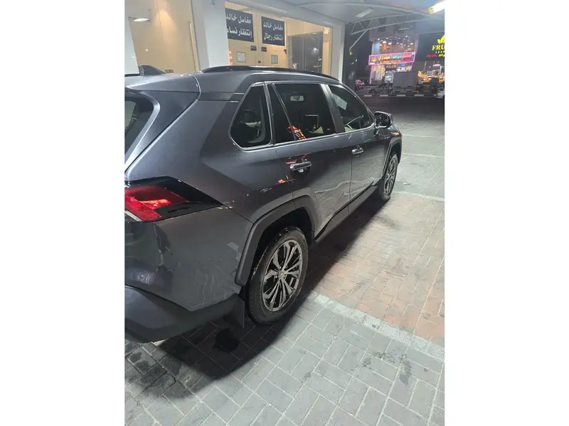 Toyota RAV4 2024 5