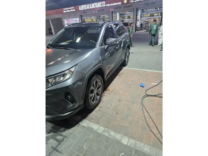 Toyota RAV4 2024 4