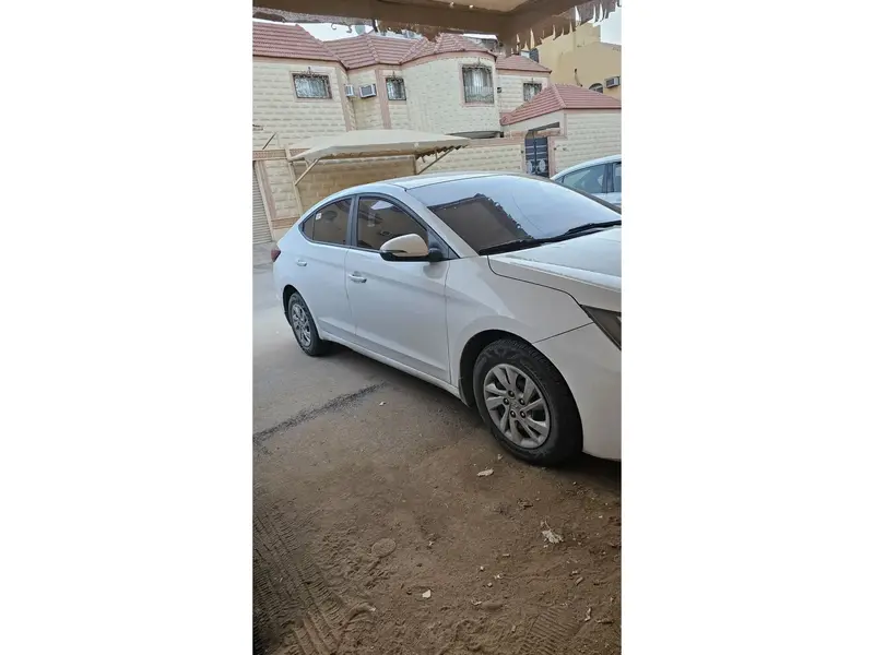 Hyundai Elantra 2020 3