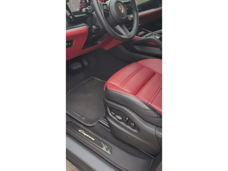 Porsche Cayenne Coupe 2024 Facelift High Spec. 18
