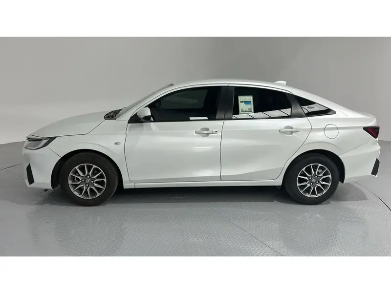 Toyota Yaris Y 2023 1