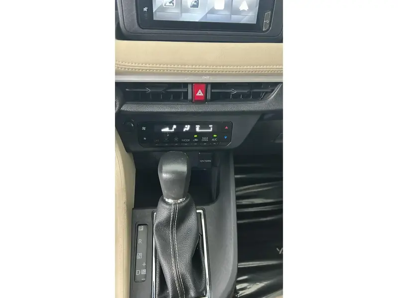 Toyota Yaris Y 2023 12