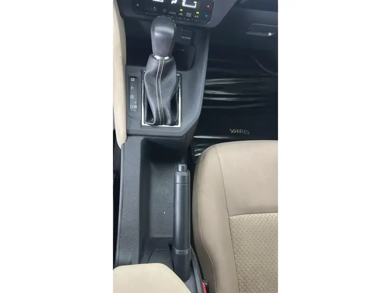 Toyota Yaris Y 2023 13