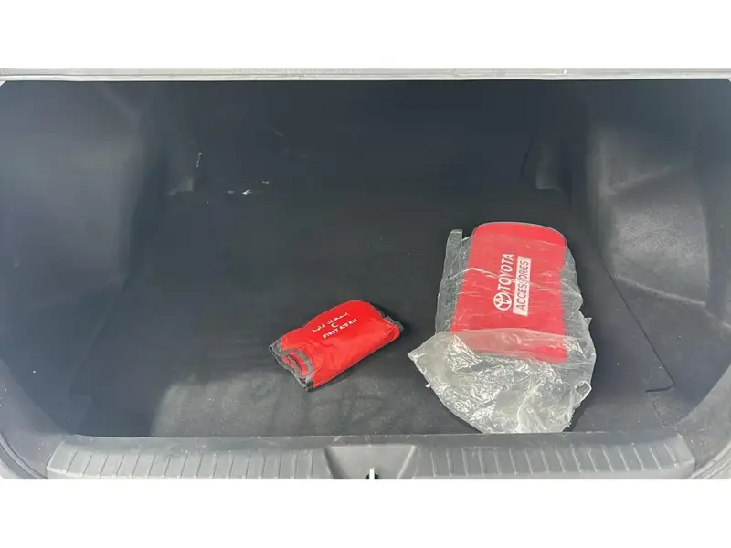 Toyota Yaris Y 2023 17
