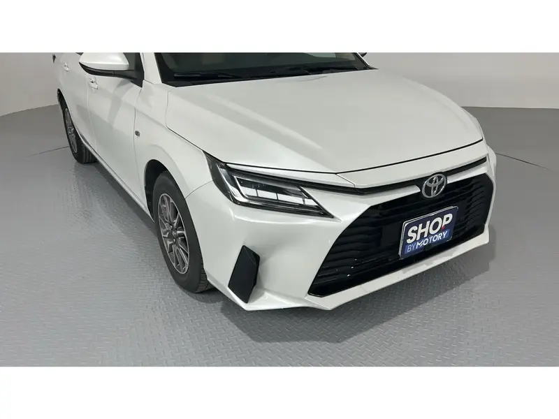 Toyota Yaris Y 2023 4