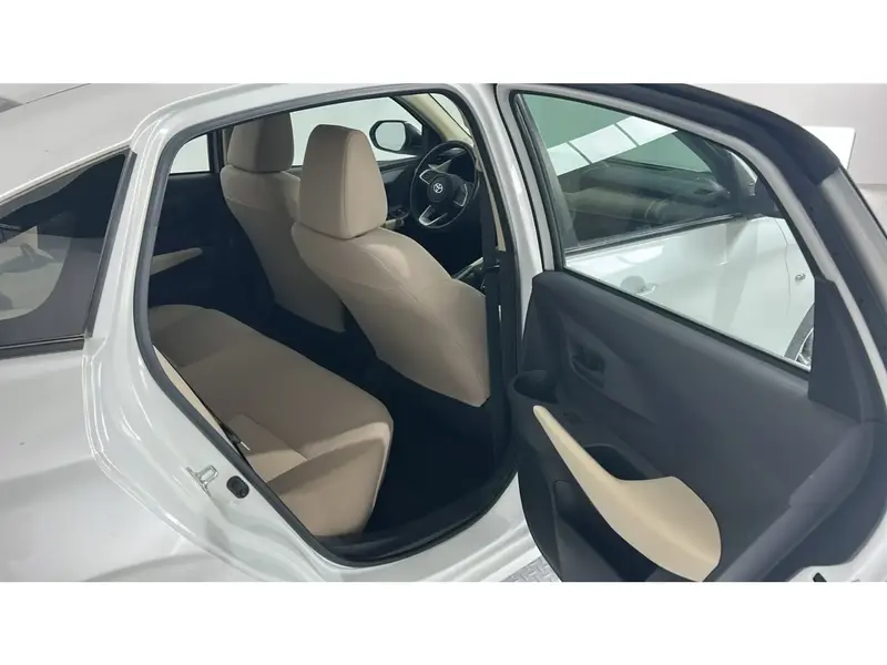 Toyota Yaris Y 2023 10
