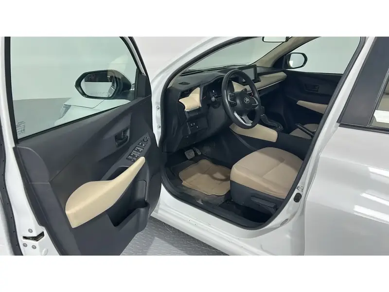Toyota Yaris Y 2023 23