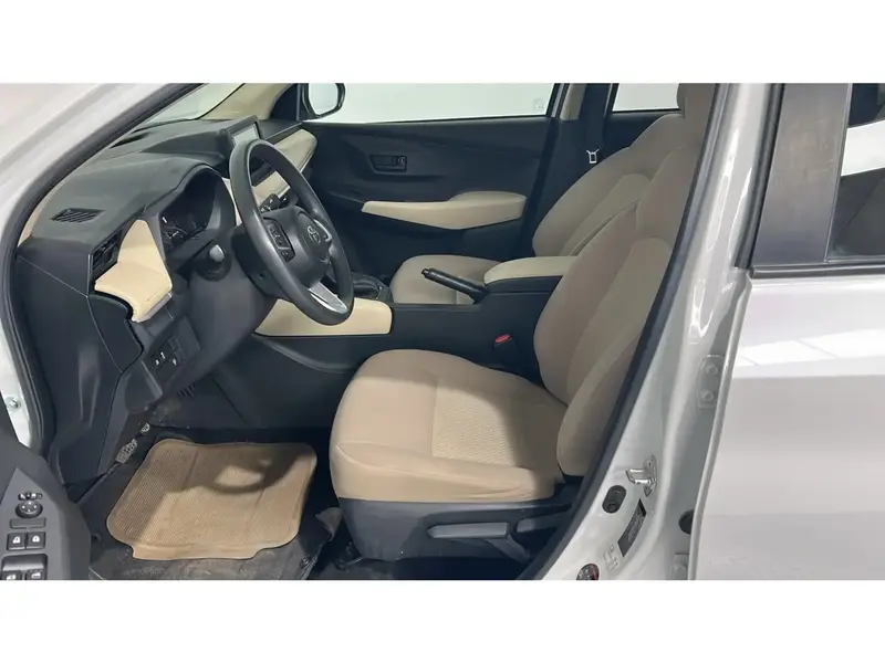 Toyota Yaris Y 2023 24