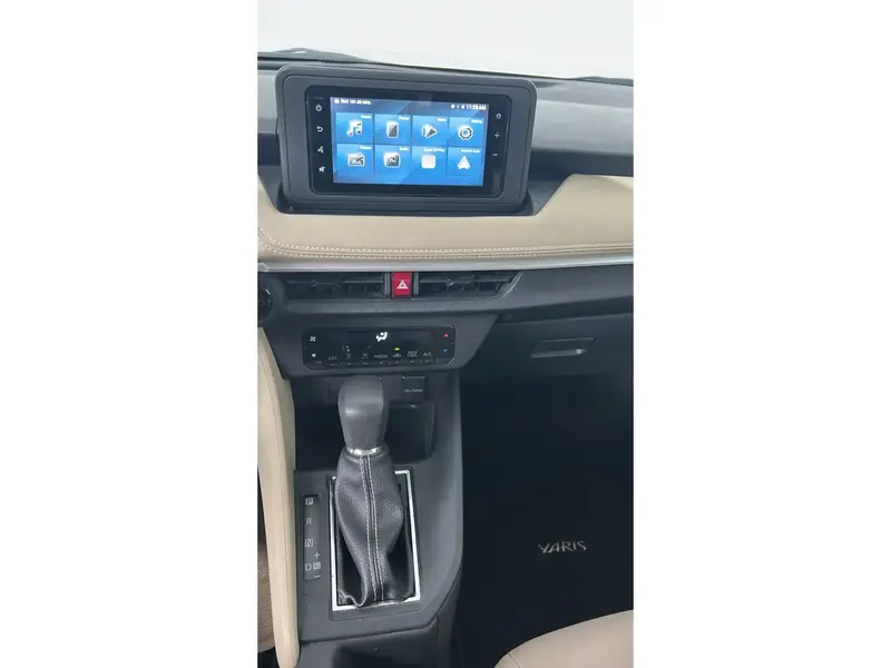 Toyota Yaris Y 2023 28