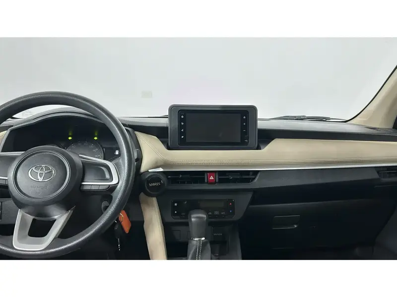 Toyota Yaris Y 2023 11