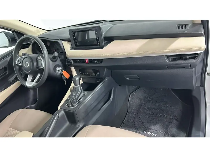Toyota Yaris Y 2023 16
