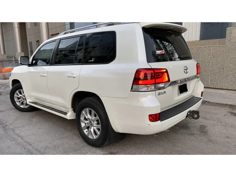 Toyota LC200 2020 Land Cruiser GXR2 4.0 V6 - Excellent condition 2