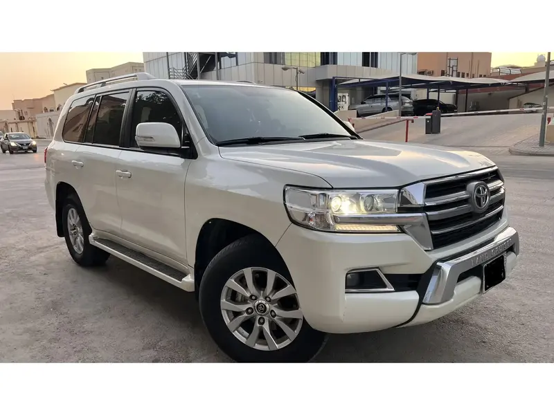 Toyota LC200 2020 Land Cruiser GXR2 4.0 V6 - Excellent condition 3