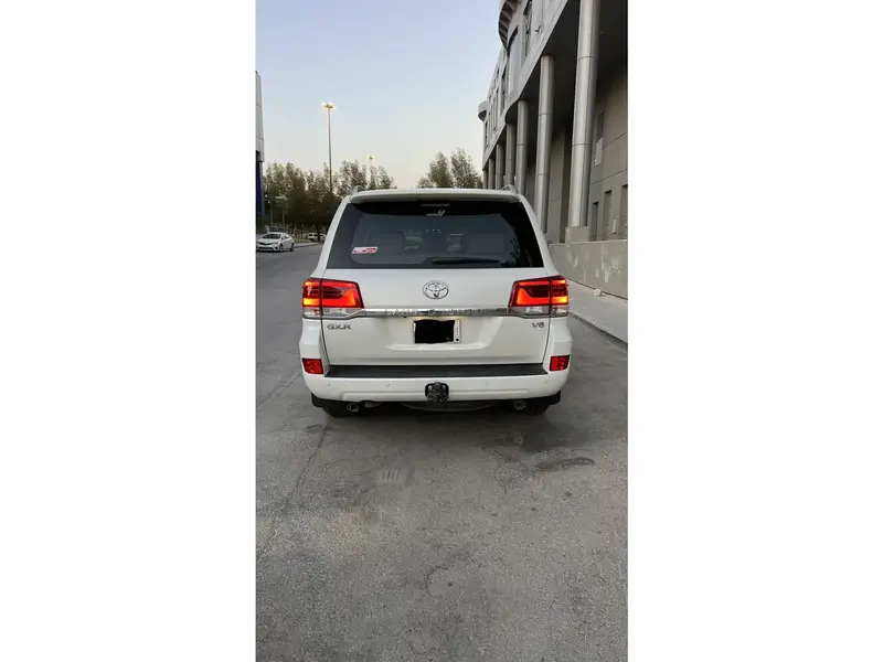 Toyota LC200 2020 Land Cruiser GXR2 4.0 V6 - Excellent condition 11