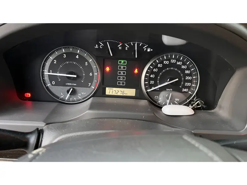 Toyota LC200 2020 Land Cruiser GXR2 4.0 V6 - Excellent condition 9