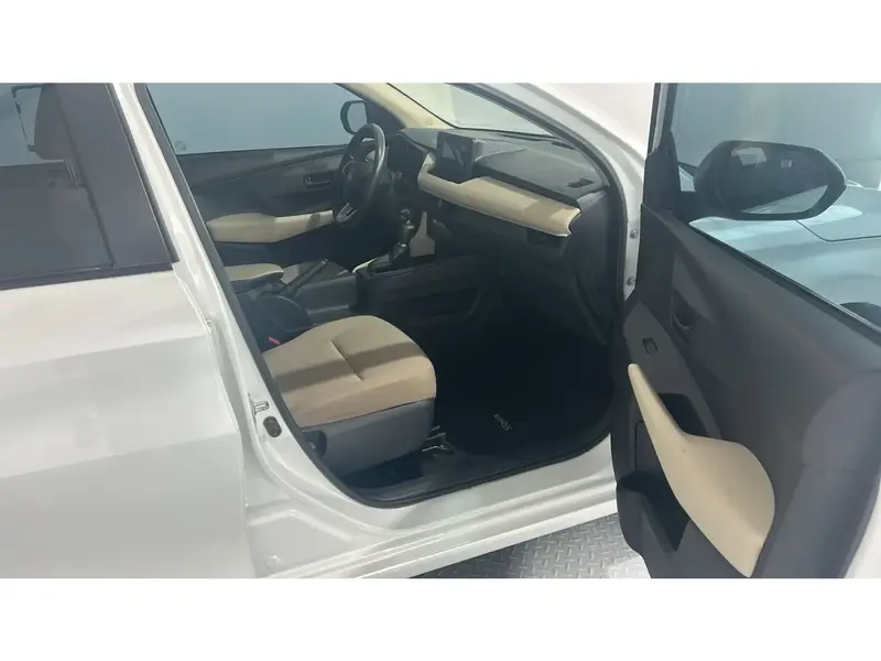 Toyota Yaris Y 2023 8