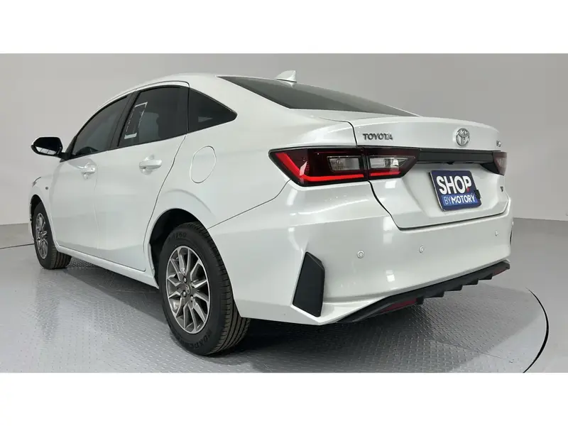 Toyota Yaris Y 2023 18