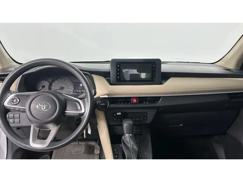 Toyota Yaris Y 2023 25