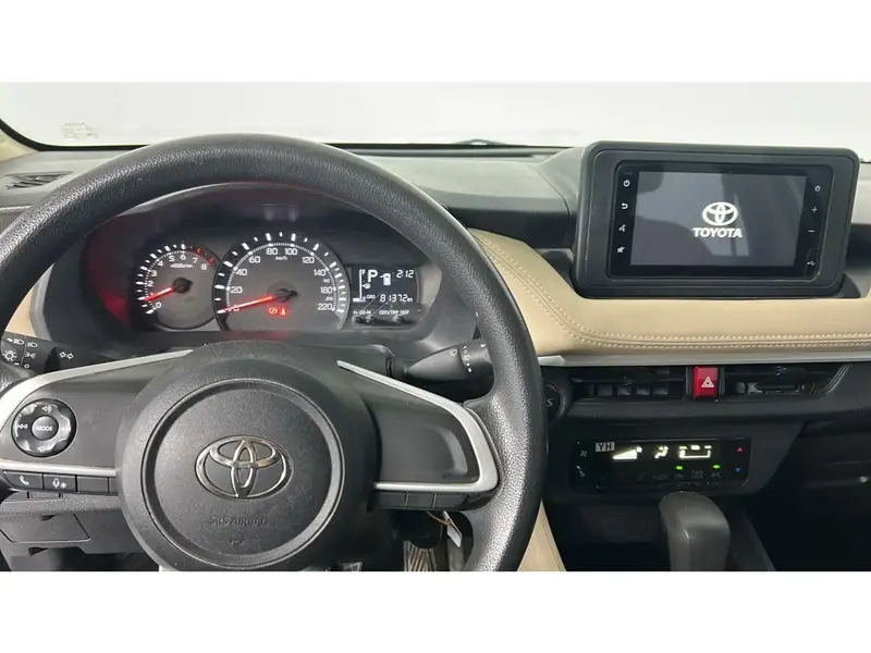 Toyota Yaris Y 2023 27