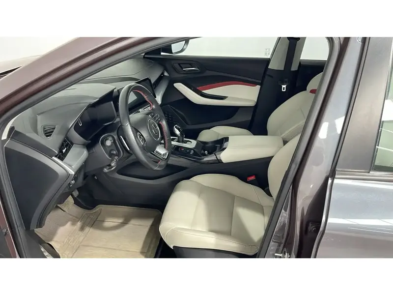 MG GT STD 2023 22