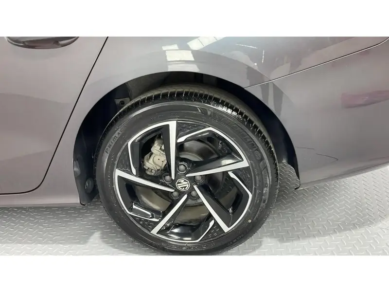 MG GT STD 2023 28
